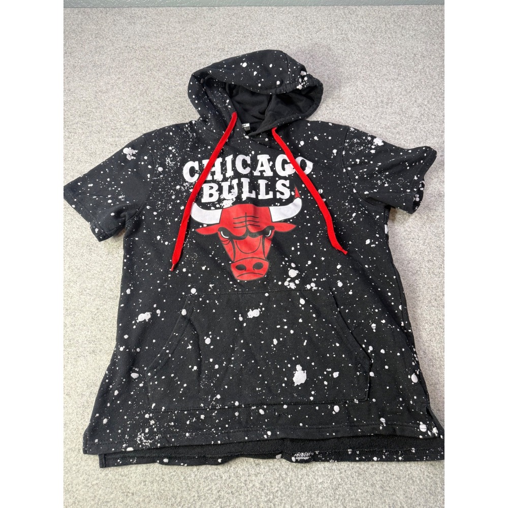 NBA Chicago Bulls Short Sleeve Hoodie Black Paint Splatter Mens Medium Logo